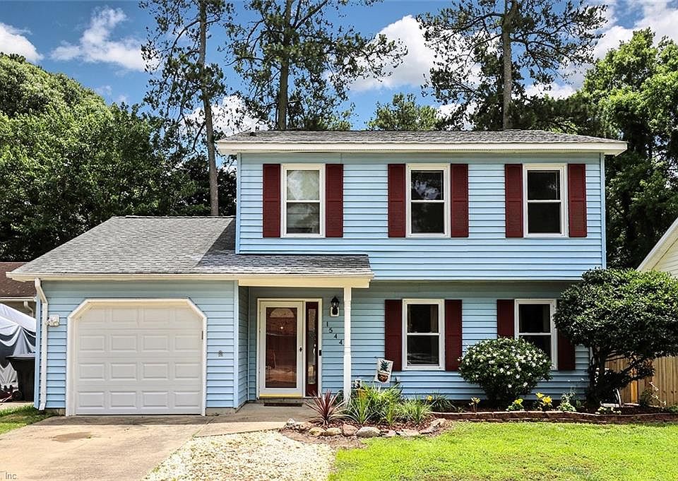 Welcome to 1544 Hummingbird Lane, located in the Redwing neighborhood in Virginia Beach. Convenient to beaches, shopping, dining, military bases, and interstate access. Attends Ocean Lakes Middle and High Schools and Corporate Landing Elementary.