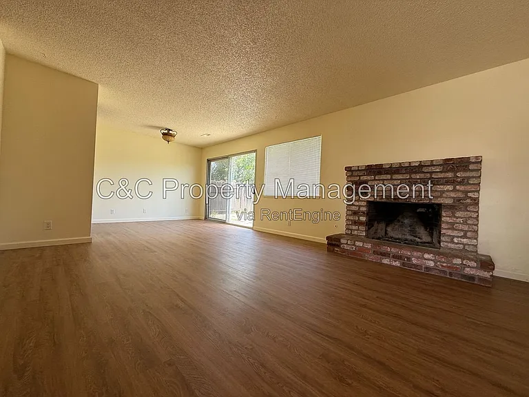 938 Estrada Ct — Photo 9