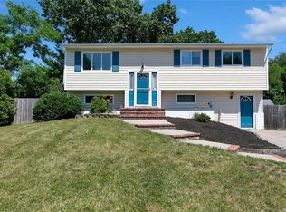 21 Buick Dr, Selden, NY 11784