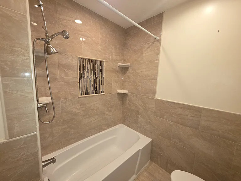5845 Plainfield St — Photo 16