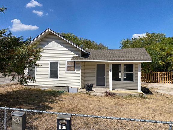 3rd image of 527 Bexar Dr
