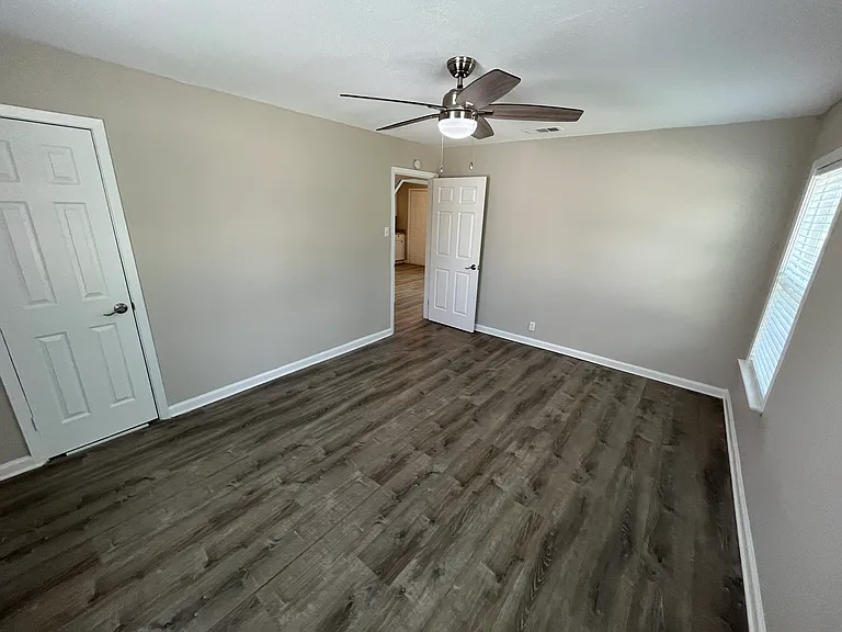 2546 Searcy Dr — Photo 6