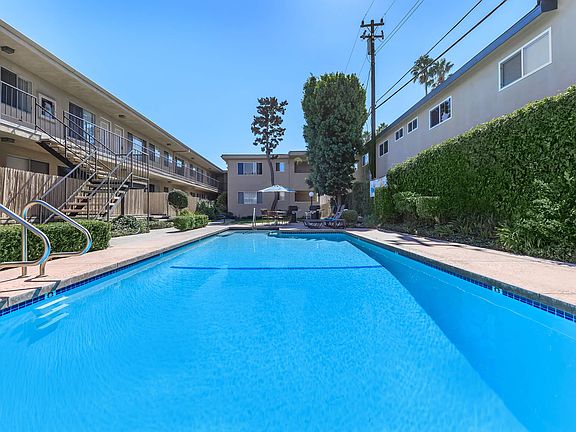 2nd image of 3910 Emerald St #113