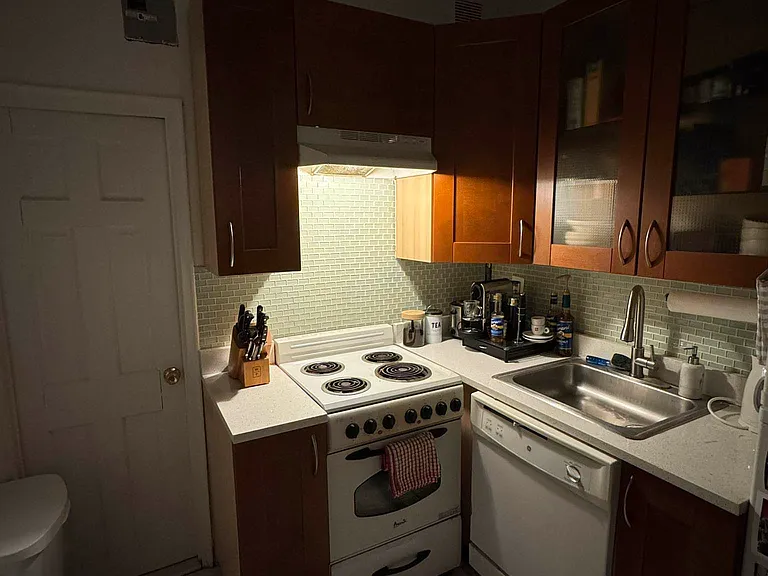 417 E 82nd St #5D — Photo 3