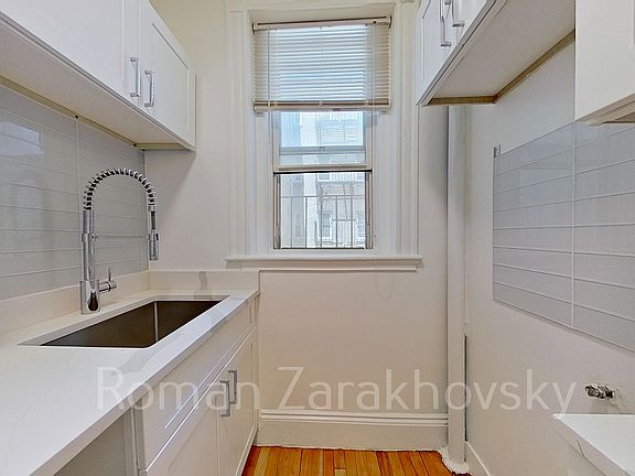 2nd image of 10 Orkney Rd APT 23