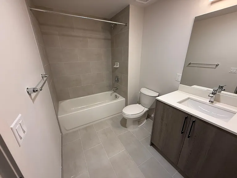 Bay Pointe Apartments — Photo 54