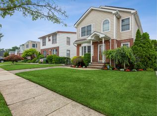 223 Arlington St, Mineola, NY 11501