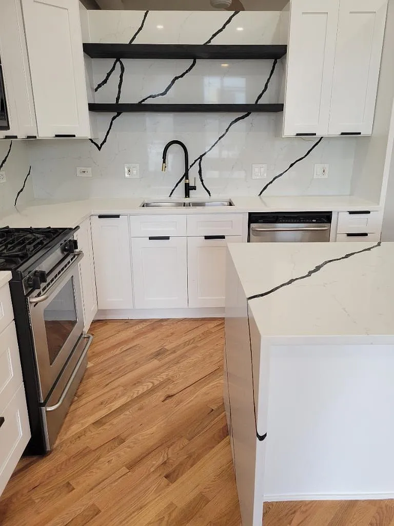 1400 N Milwaukee Ave — Photo 2