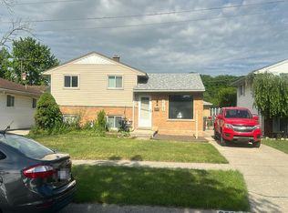 9636 Mueller St, Taylor, MI 48180