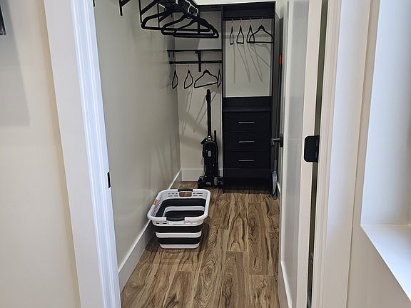 Walk-in Closet