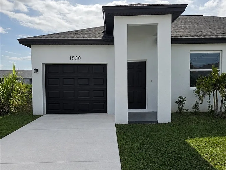 1530 Gilbert Ave S — Photo 1