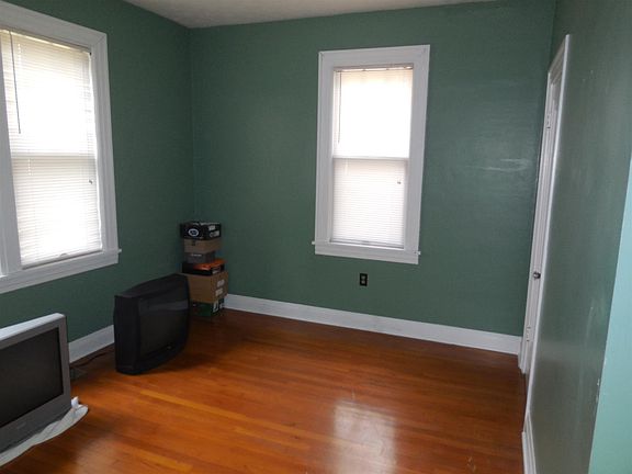 5th image of 355 Eastland St