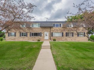 10340 W Whitnall Edge Dr APT 104, Franklin, WI 53132