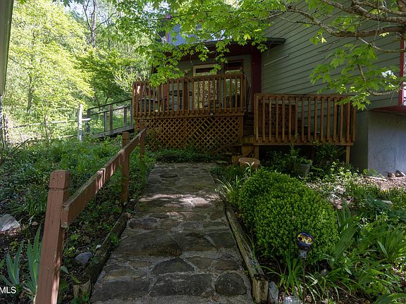 4th image of 1806 Harris Ln