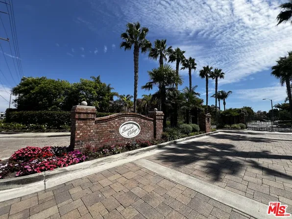 7825 Seaglen Dr, Huntington Beach, CA 92648