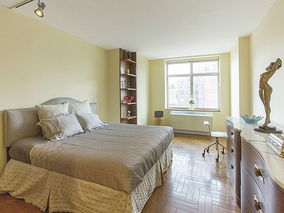 5th image of 188 E 76th St APT 14C