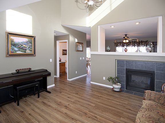 5th image of 2325 Capital Dr