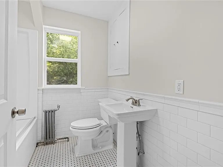 2915 Post Rd #1 — Photo 29