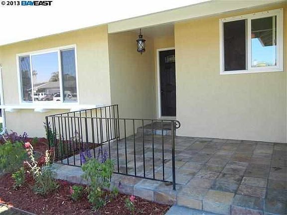 2nd image of 2438 Balmoral St
