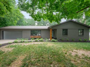 551 Meadow Ln, Zionsville, IN 46077