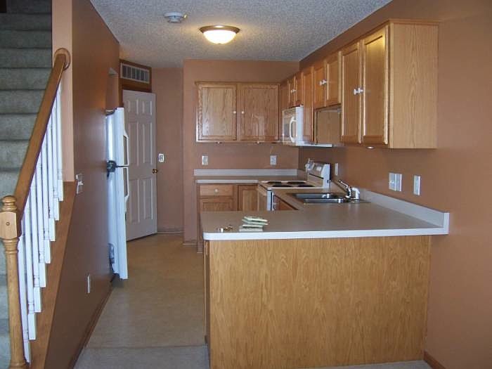 Kitchen and BKFST Bar