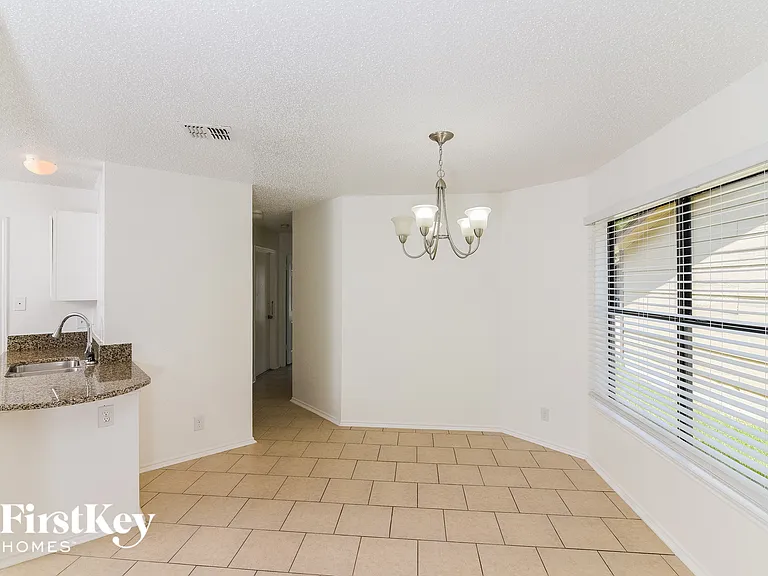 9419 Valley Bnd — Photo 5