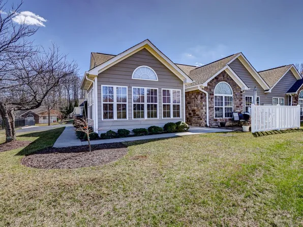 1106 Jefferson Way, Forest, VA 24551