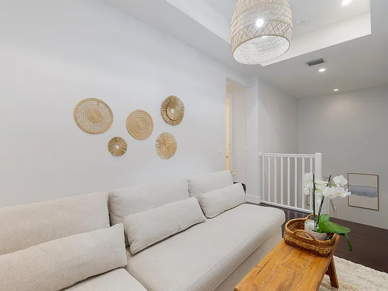 918 Saint George Blvd — Photo 20