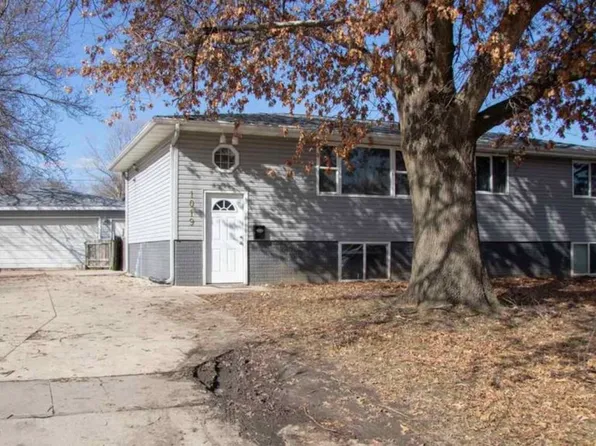 1019 Higby Dr, Cedar Falls, IA 50613