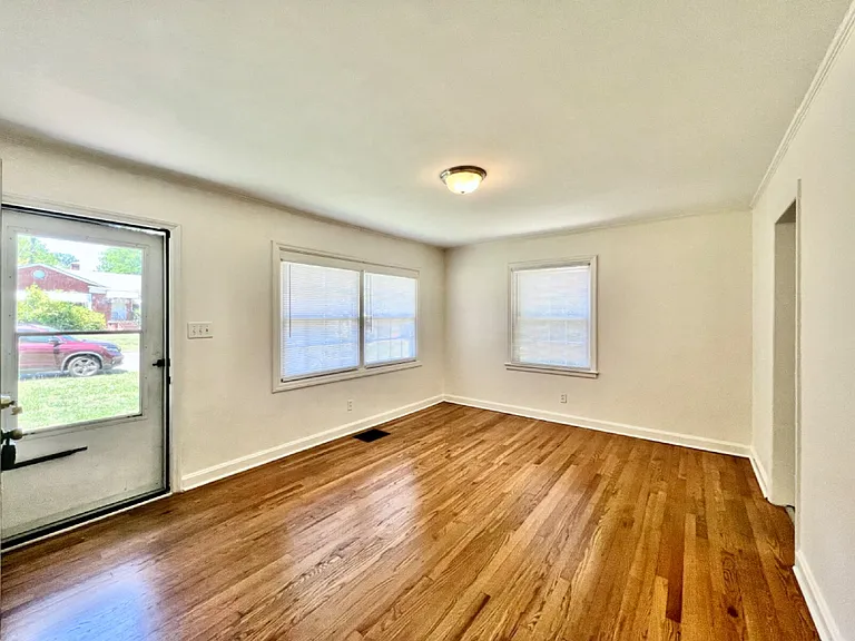 655 Reeves Ct — Photo 7