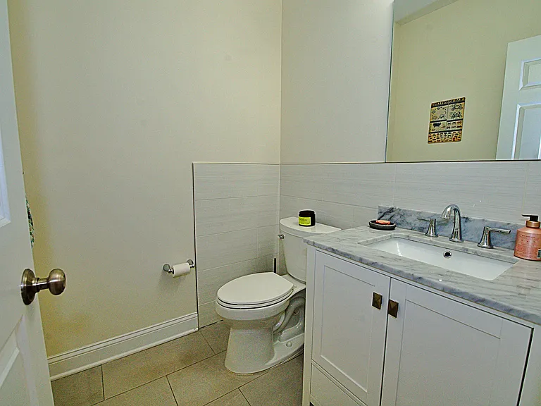 2408 Hammett Ave — Photo 10