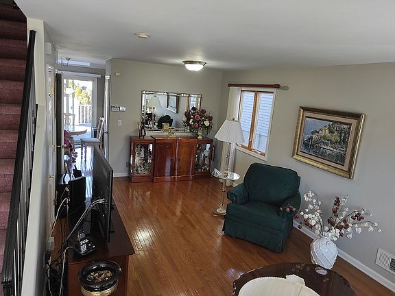 2nd image of 739 Barlow Ave