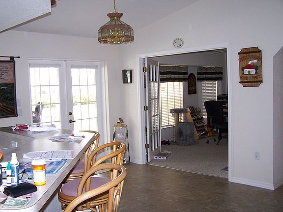Dining Area w/Breakfast Bar