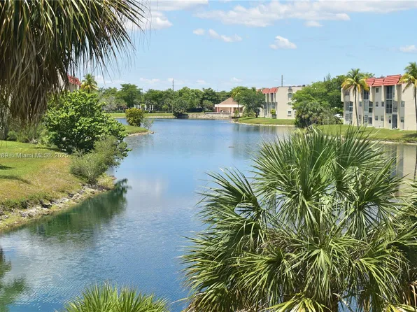 3051 E Sunrise Lakes Dr #211, Fort Lauderdale, FL 33322