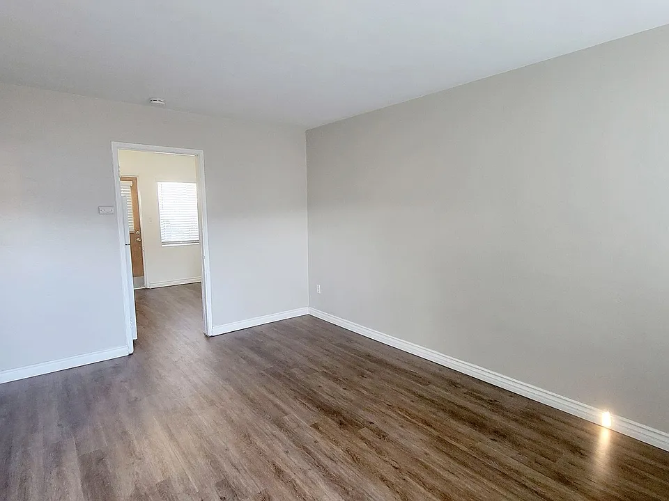 3834-3840 Euclid Ave