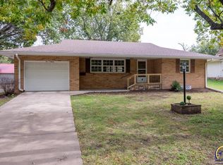 520 S 6th St, Osage City, KS 66523