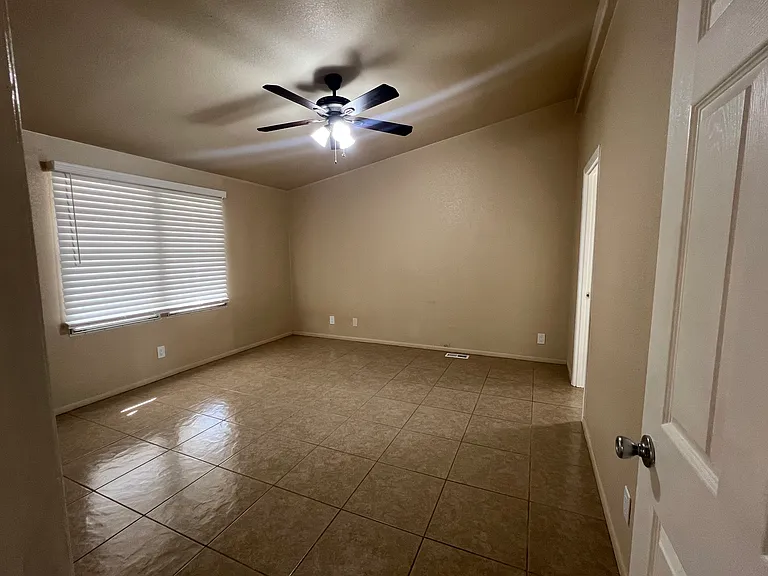 7868 N Reed Rd — Photo 18