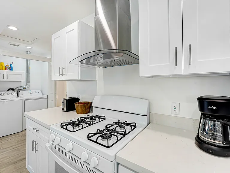 5554 Capistrano Ave — Photo 3