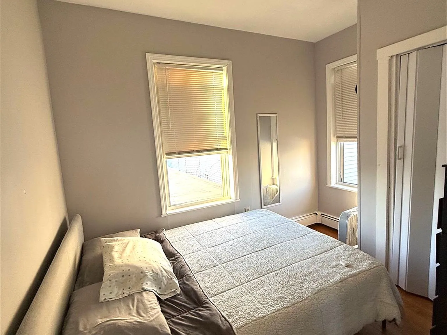3 bed, 1050 sqft, $4,000 — Photo 4