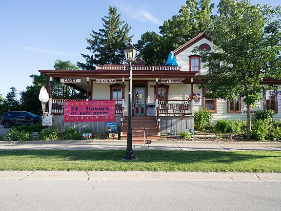 2nd image of 211 W Railroad Ave
