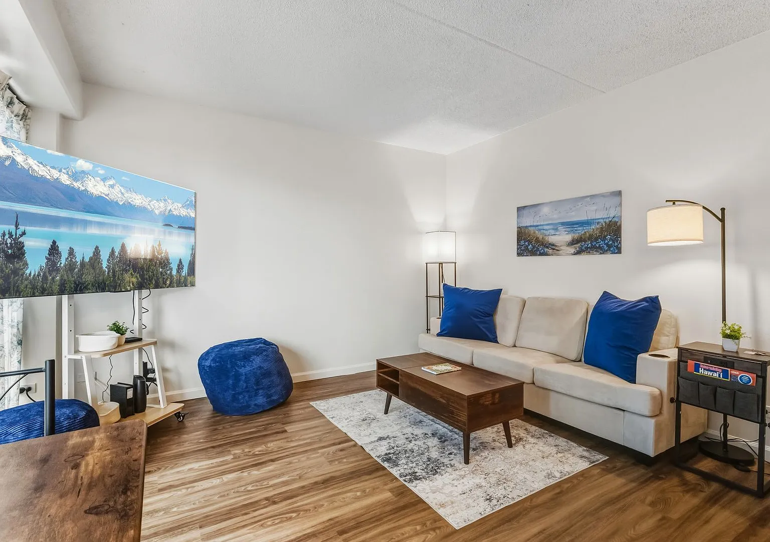 Downtown Honolulu Condo - AC . W/D . Full Kitchen — Photo 4