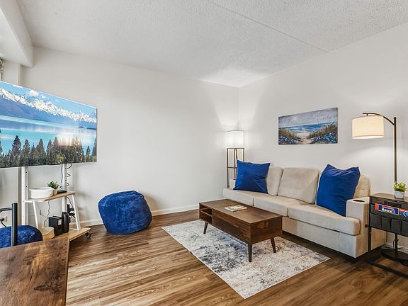 4th image of 225 Queen St APT 8C