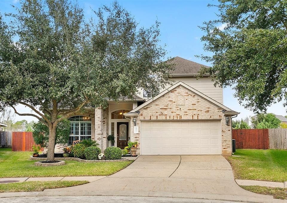 Beautiful 4/2.5 home with 2,479 sq ft is ready for a new family to make new memories.