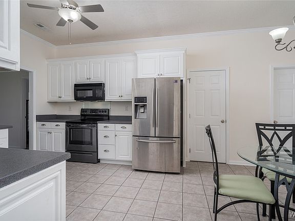 2nd image of 2030 Evergreen Ln