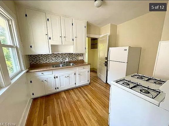 5th image of 1614 Victoria Ave Unit 2