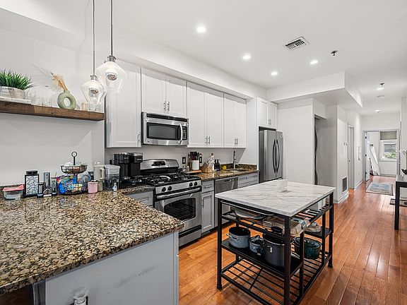 5th image of 307 1st St APT 2