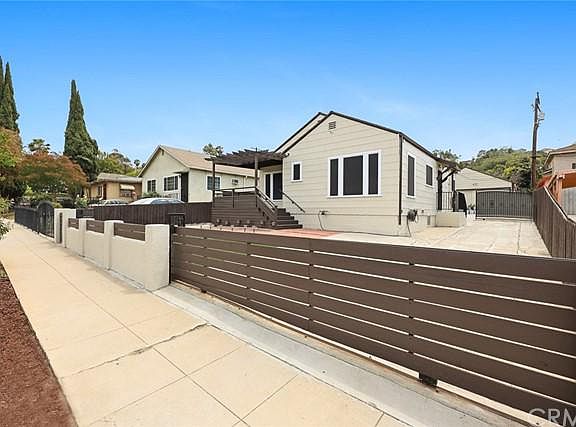 3rd image of 1160 W Mabel Ave