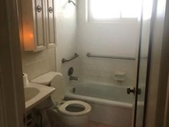 5th image of 801 Padre Dr APT 2