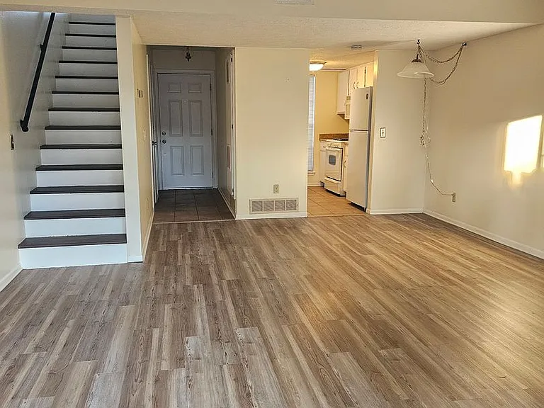 59 Knollwood Cir — Photo 17