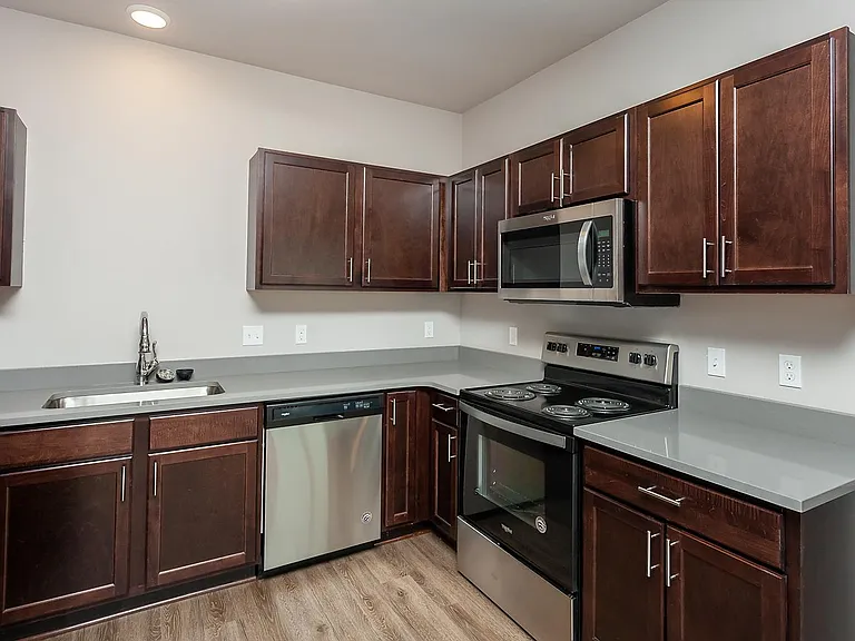 507 E 1st St — Photo 11